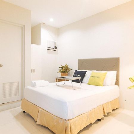 Urbanview At Lacson Street Bacolod City By Reddoorz Экстерьер фото